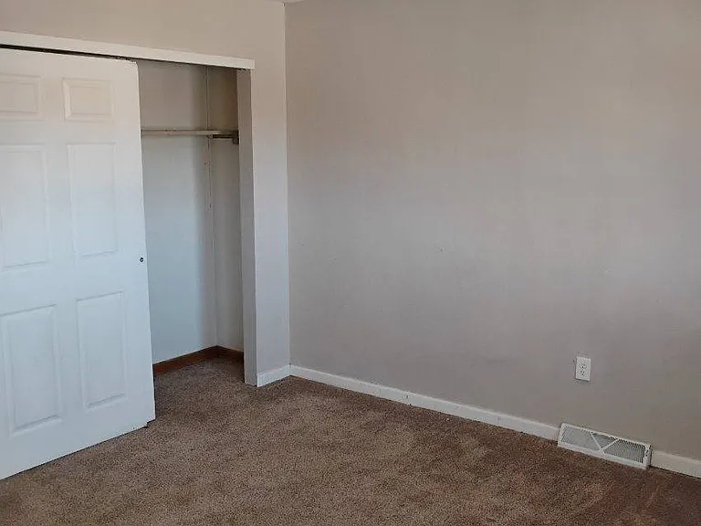2621 N Pine St #6 — Photo 8