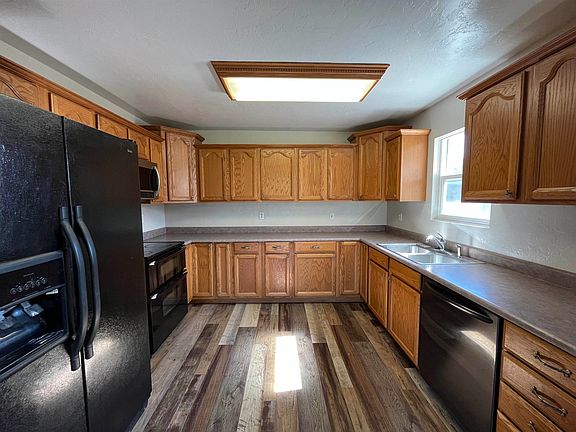2nd image of 817 Campbell Ave