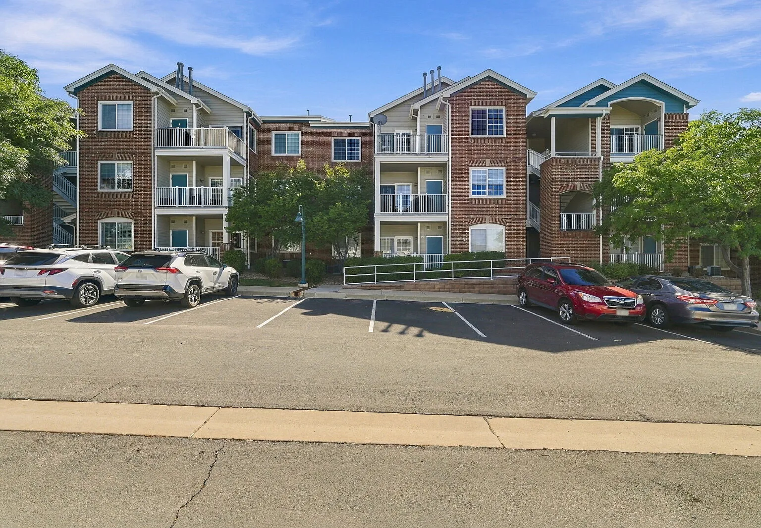 2 bed, 2.0 bath, 1085 sqft, $2,100 — Photo 2