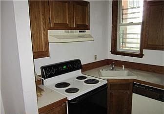 3rd image of 405 Washington St