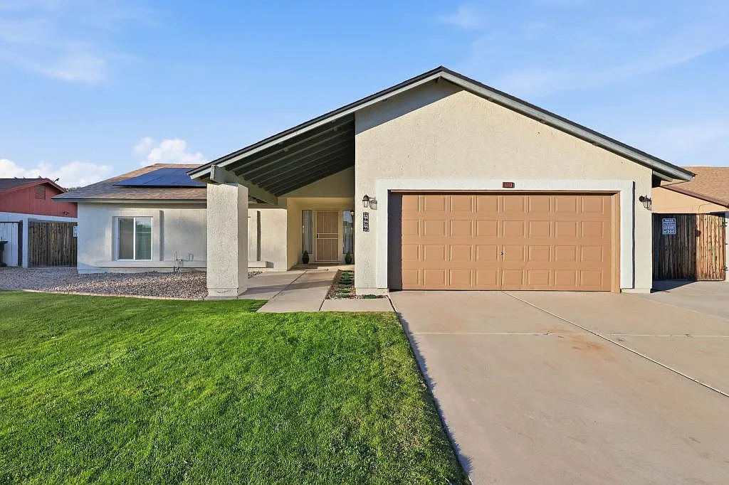 Building Photo - 7926 W Dahlia Dr