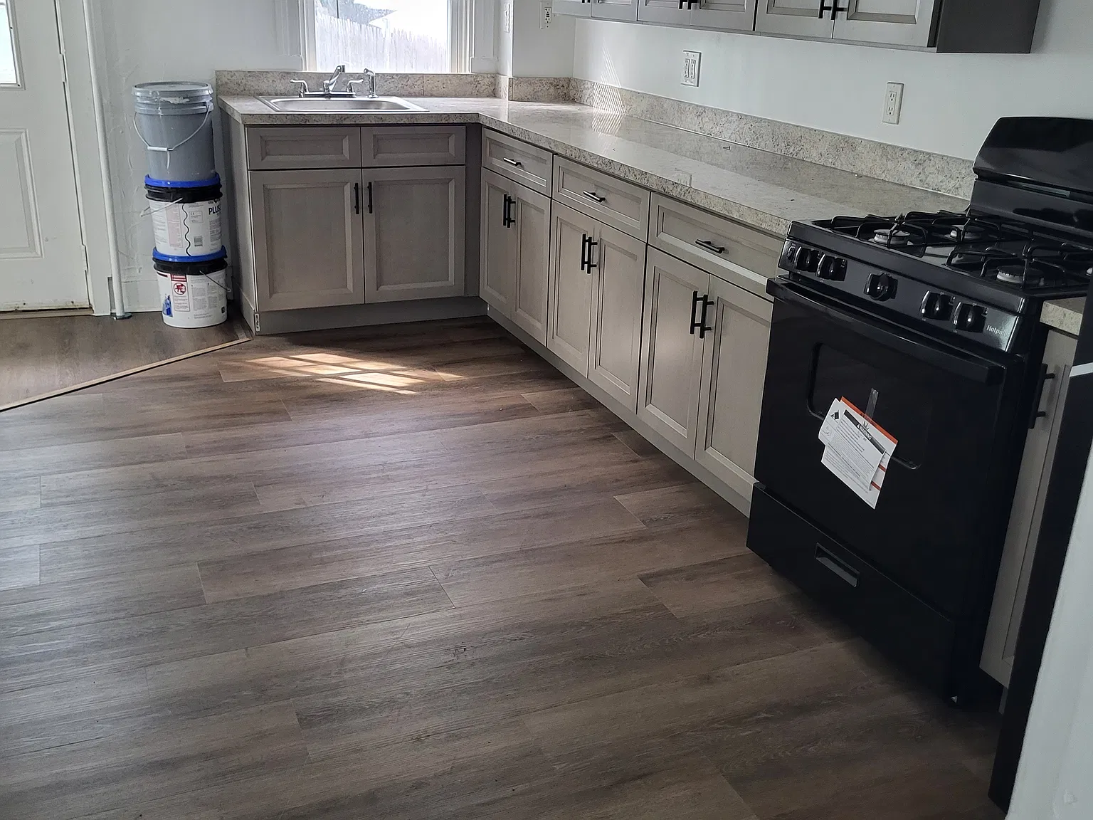 13-15 Greystone Ave — Photo 4