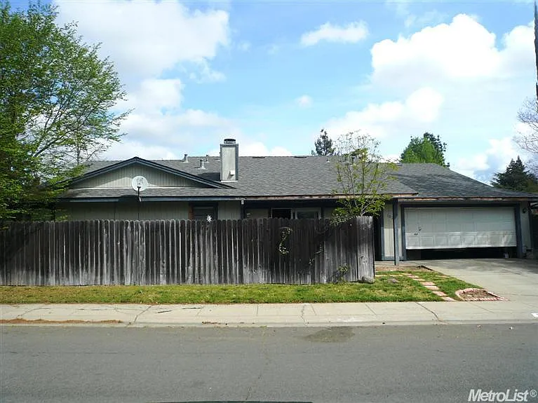 1825 Bandon Way photo 1