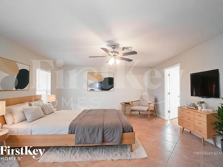 2731 SW 2nd Ln — Photo 11