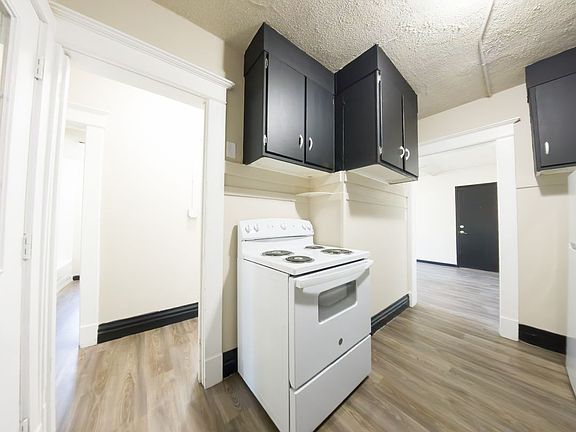 3rd image of 2901 Cottage Grove Ave APT 6