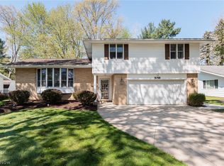 5058 Berkshire Dr, North Olmsted, OH 44070