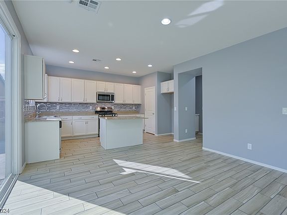 5th image of 341 Tyler Texas Pl