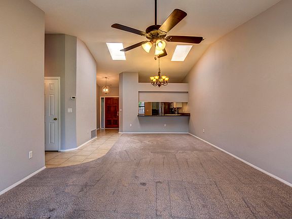 4th image of 2209 Clubhouse Dr
