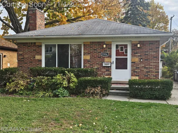 9904 Hubbard St, Livonia, MI 48150