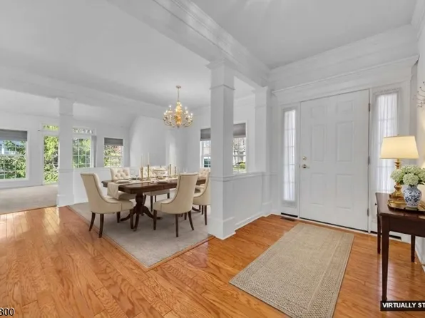 180 Stone Manor Dr, Franklin Twp., NJ 08873