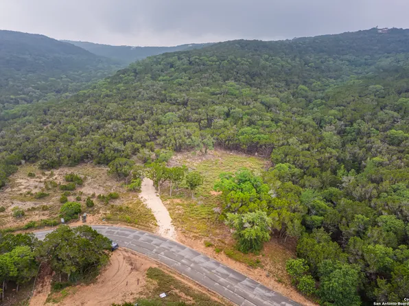 317 Private Road 1709, Mico, TX 78056