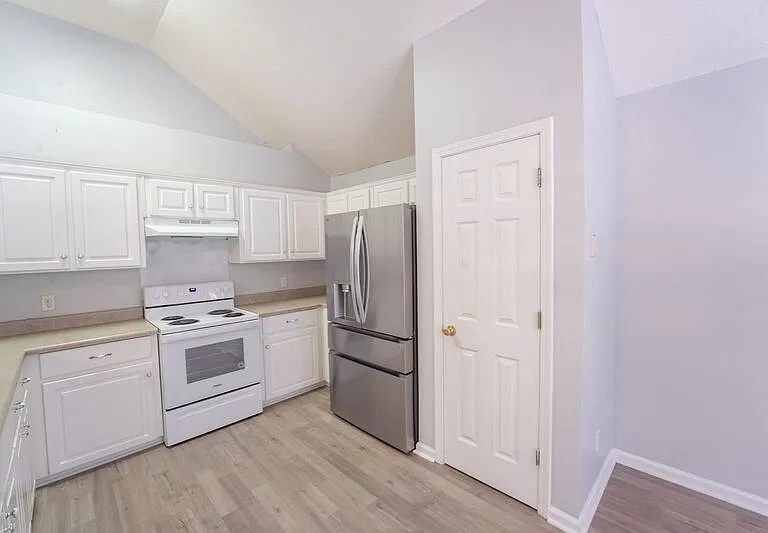 123 W Tisbury Ln — Photo 12