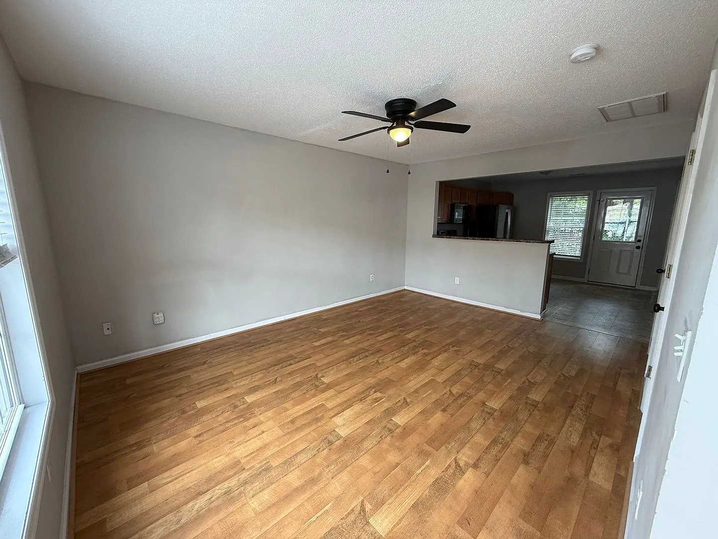 Nice 2 bedroom, 2.5 bath Townhouse — Photo 4