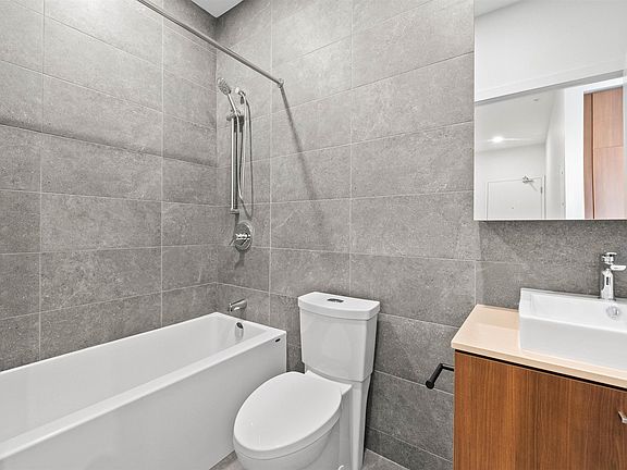 4th image of 5511 Bilby St #207