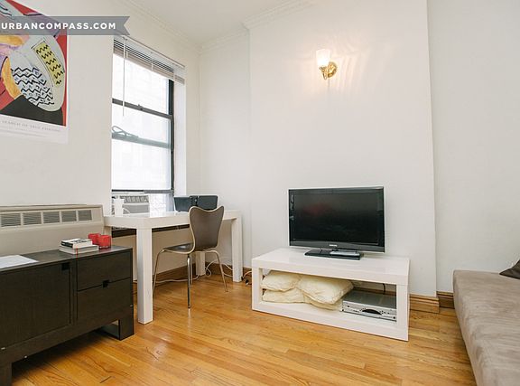 4th image of 126 E 83rd St APT B1