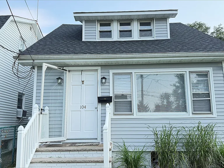 104 Burlington Ave — Photo 1