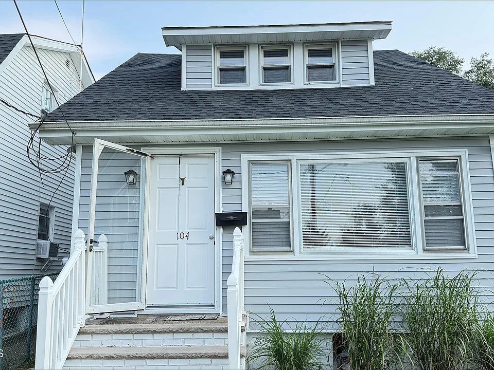 104 Burlington Ave