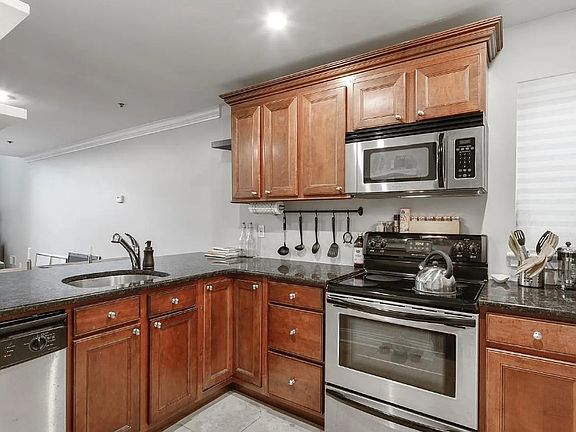 3rd image of 627-37 N 18th St #108