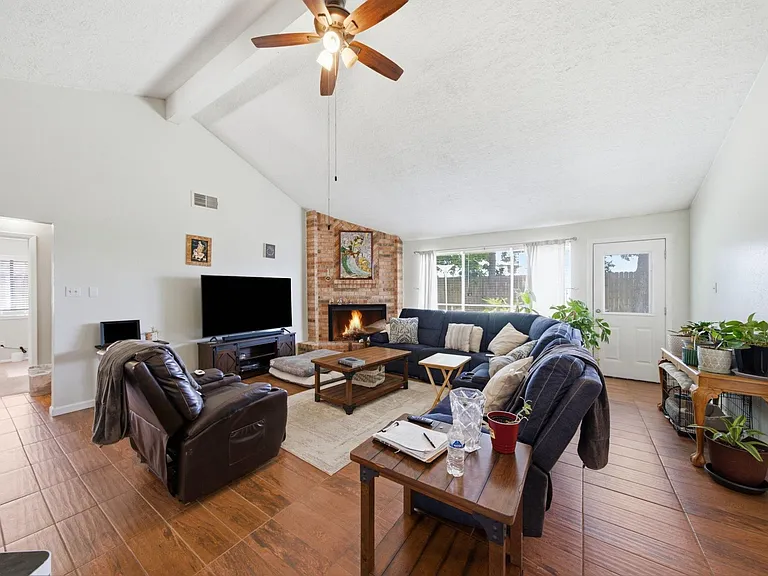 411 Forest Hills Dr — Photo 4