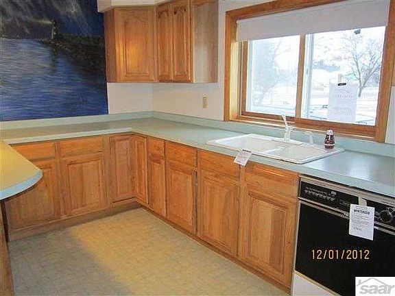 5th image of 2515 Lake Shore Dr E
