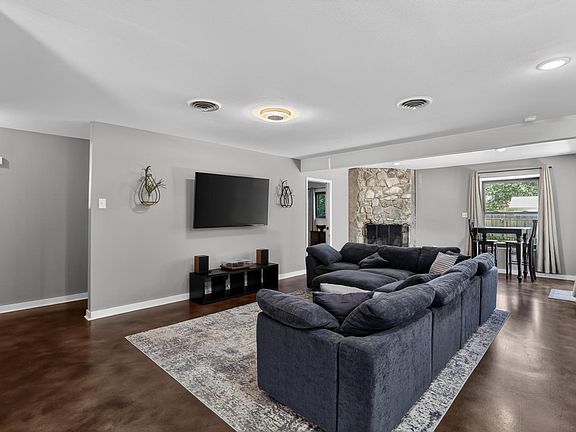 4th image of 11022 Burr Oak Drive