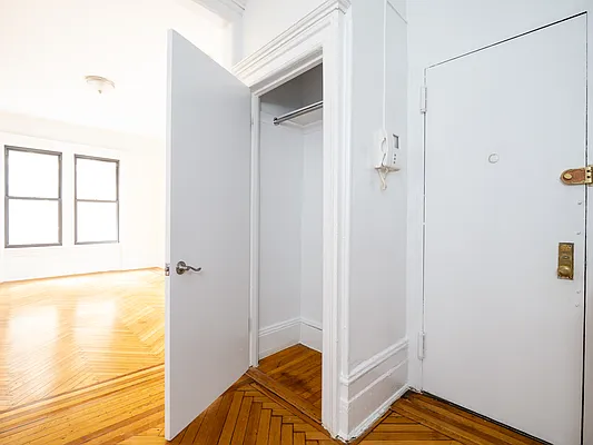 Rented by City Connections Realty | media 11