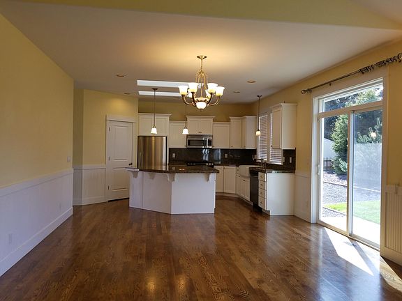 Iland with seating but plenty of room for that dining table