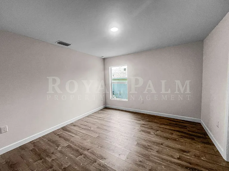 745 Harry Ave S — Photo 28