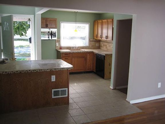 3rd image of 20703 Lancaster St
