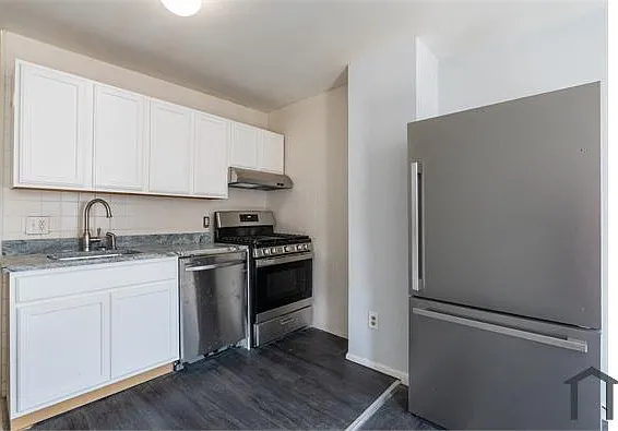 5 bed, $1,895 — Photo 4