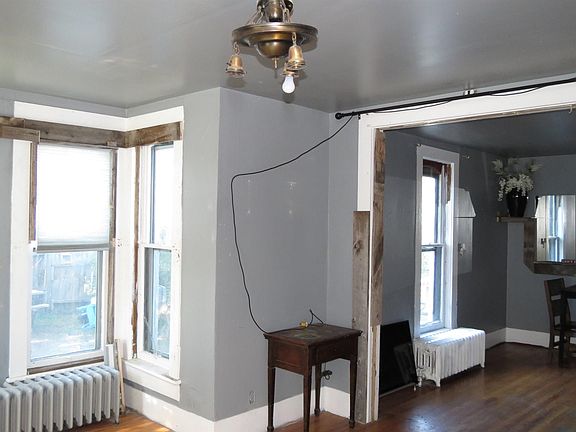 5th image of 412 S 5th St