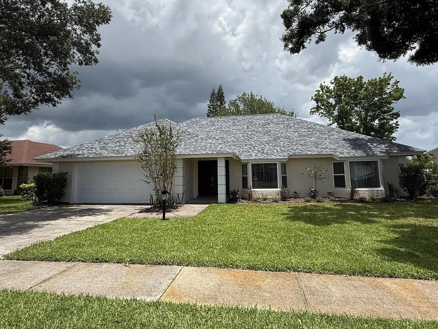 3 bed, 2.0 bath, 1819 sqft, $2,600 — Photo 2