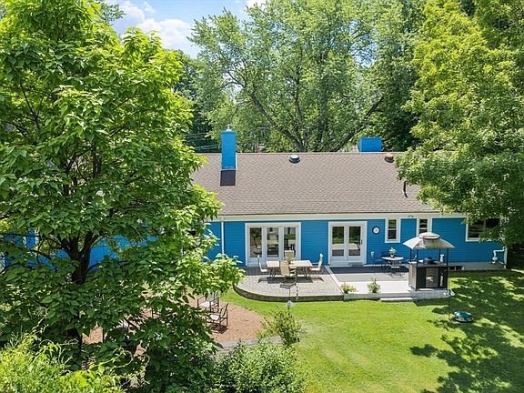3rd image of 27 Oak Ave