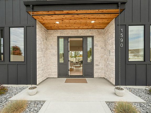 4th image of 1590 N Watershed Ln