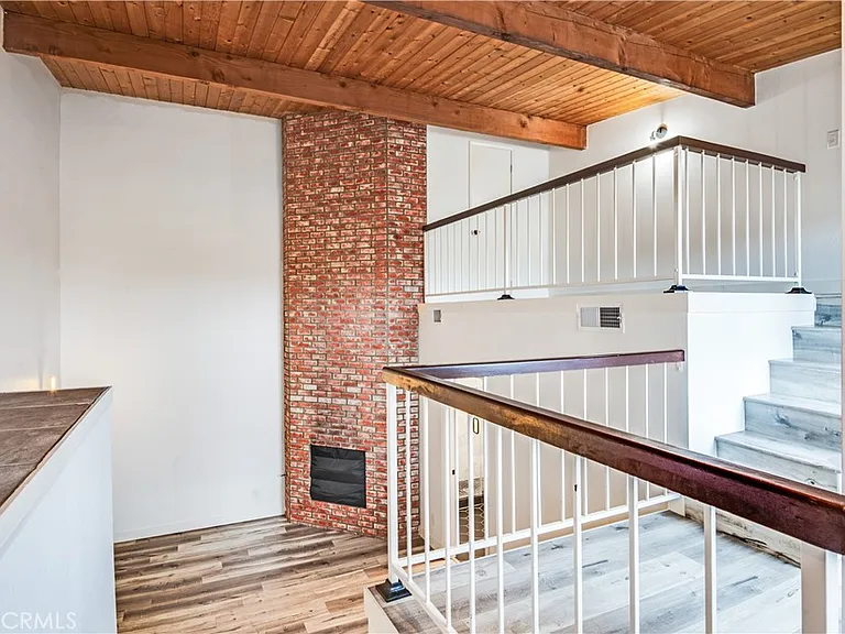 984 Granville Ave — Photo 28