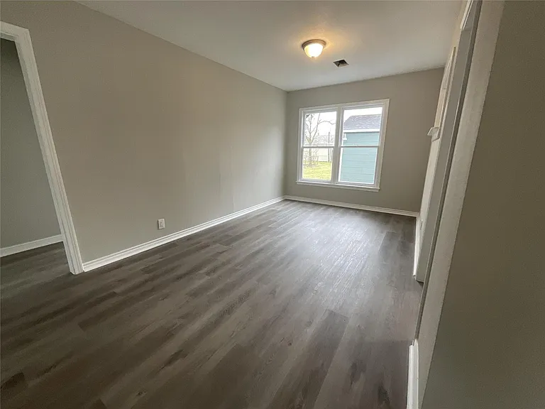 302 S 5th St — Photo 22