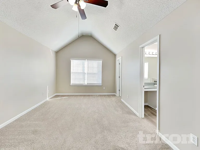 2135 Mulberry Ln — Photo 6