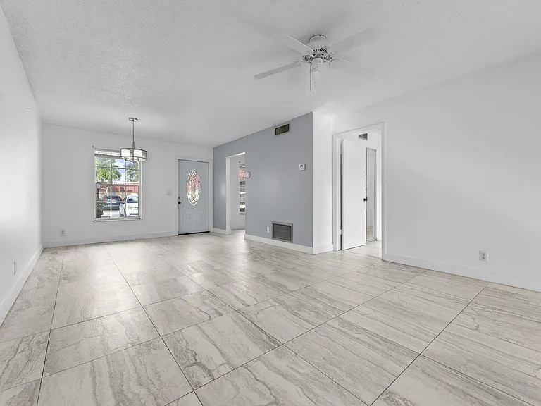 811 Salem Ln — Photo 12