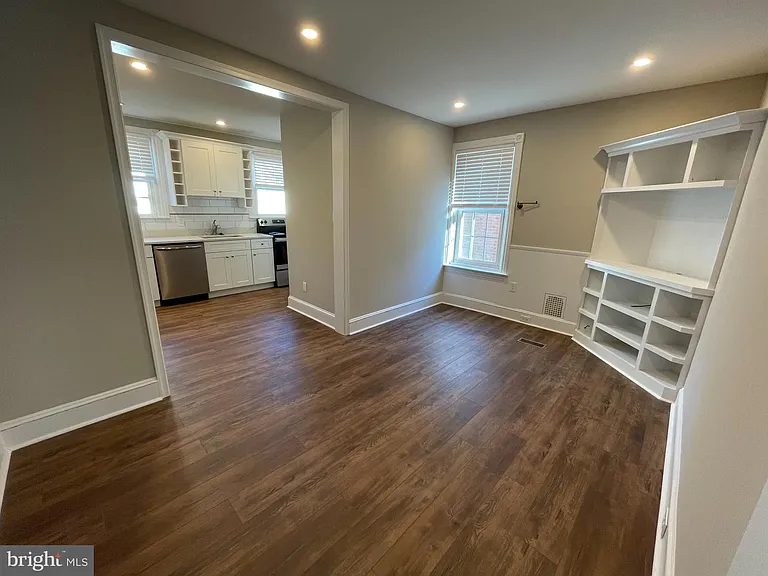 303 S Olive St #1 — Photo 5