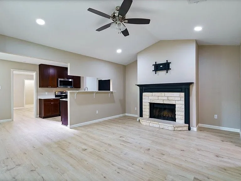 13300 Cowdray Park #B — Photo 4