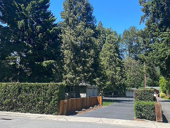 4th image of 415 Berglund St