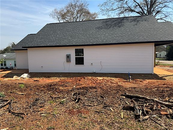 2nd image of 808 Delia St