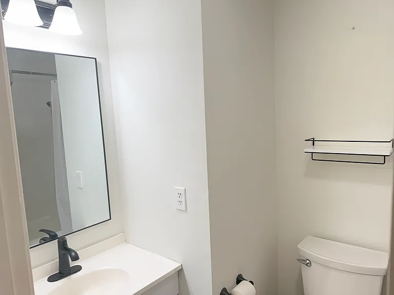 Primary en-suite bathroom