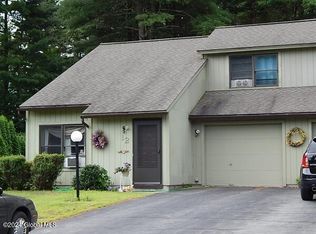 12 Queen Ann Ct, Queensbury, NY 12804