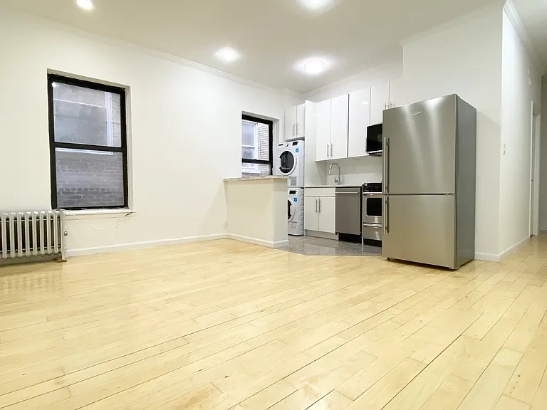 238 E 14th St #4G — Photo 3