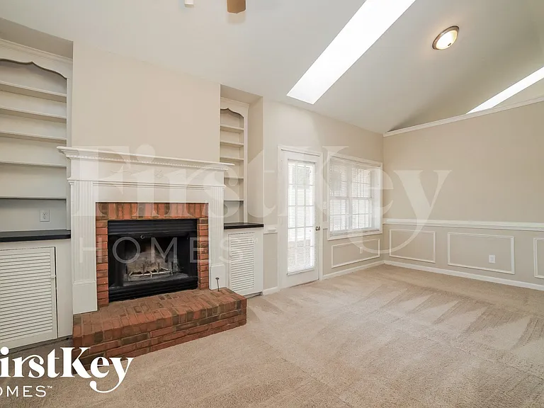 1 White Pines Dr — Photo 3