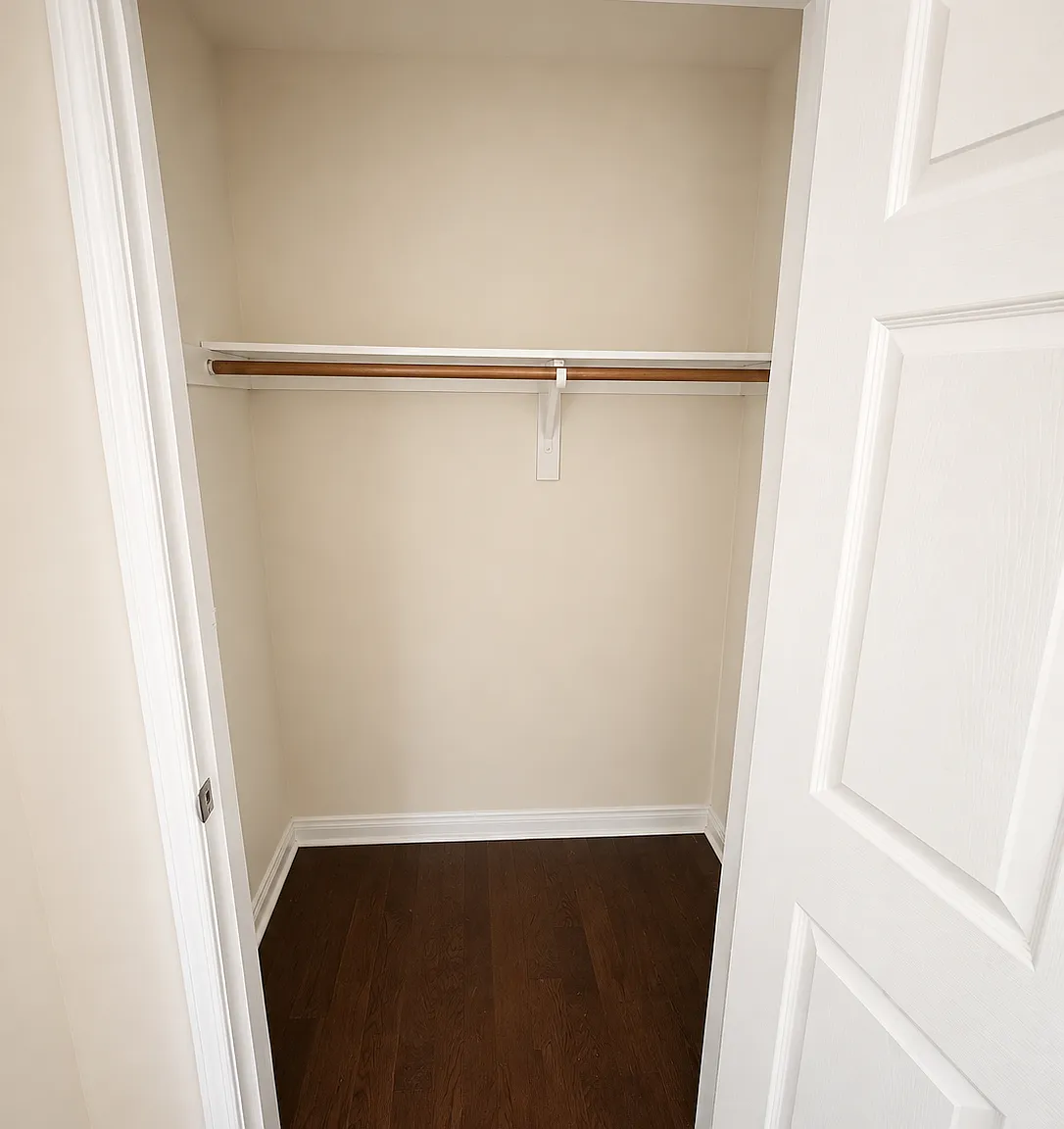 1 bed, 700 sqft, $1,800 — Photo 2