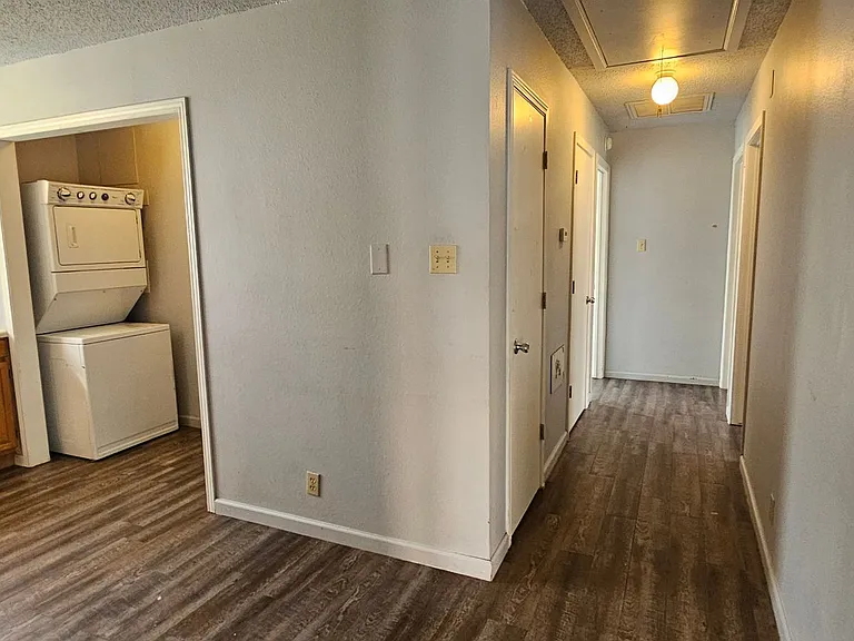 501 Mounts Ave — Photo 5