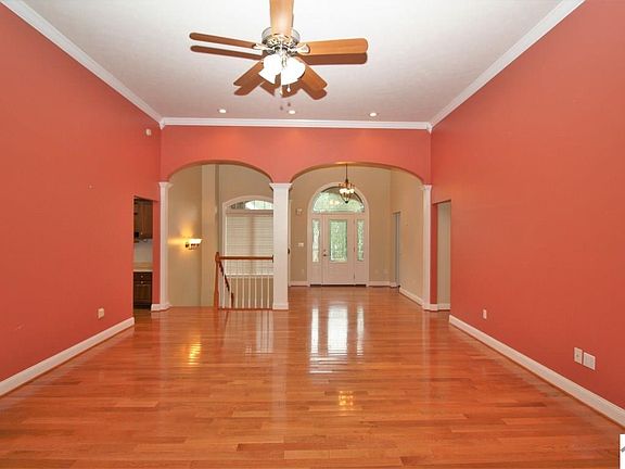 5th image of 180 Cayuga Dr