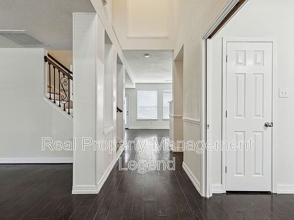 3rd image of 5012 Boxwood Ln